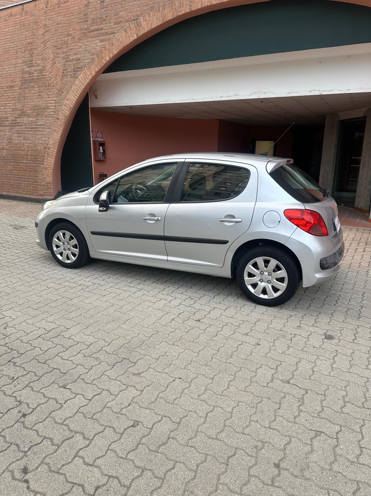 Peugeot 207 1.4 8V 75CV 5p. X Line