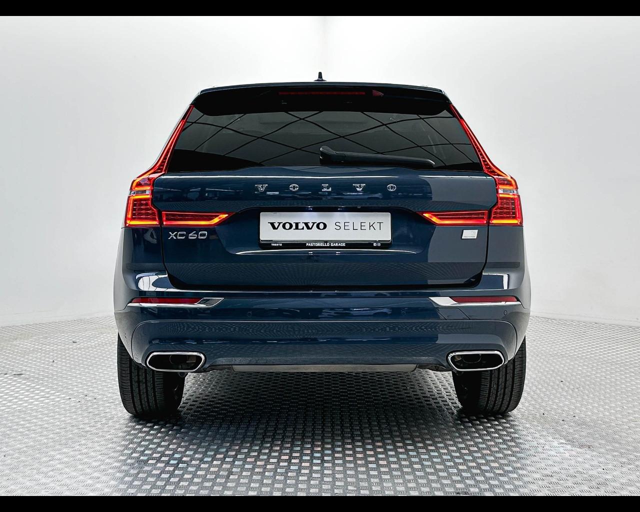 VOLVO XC60 (2017-->) - XC60 T6 Recharge Plug-in Hybrid AWD Inscription