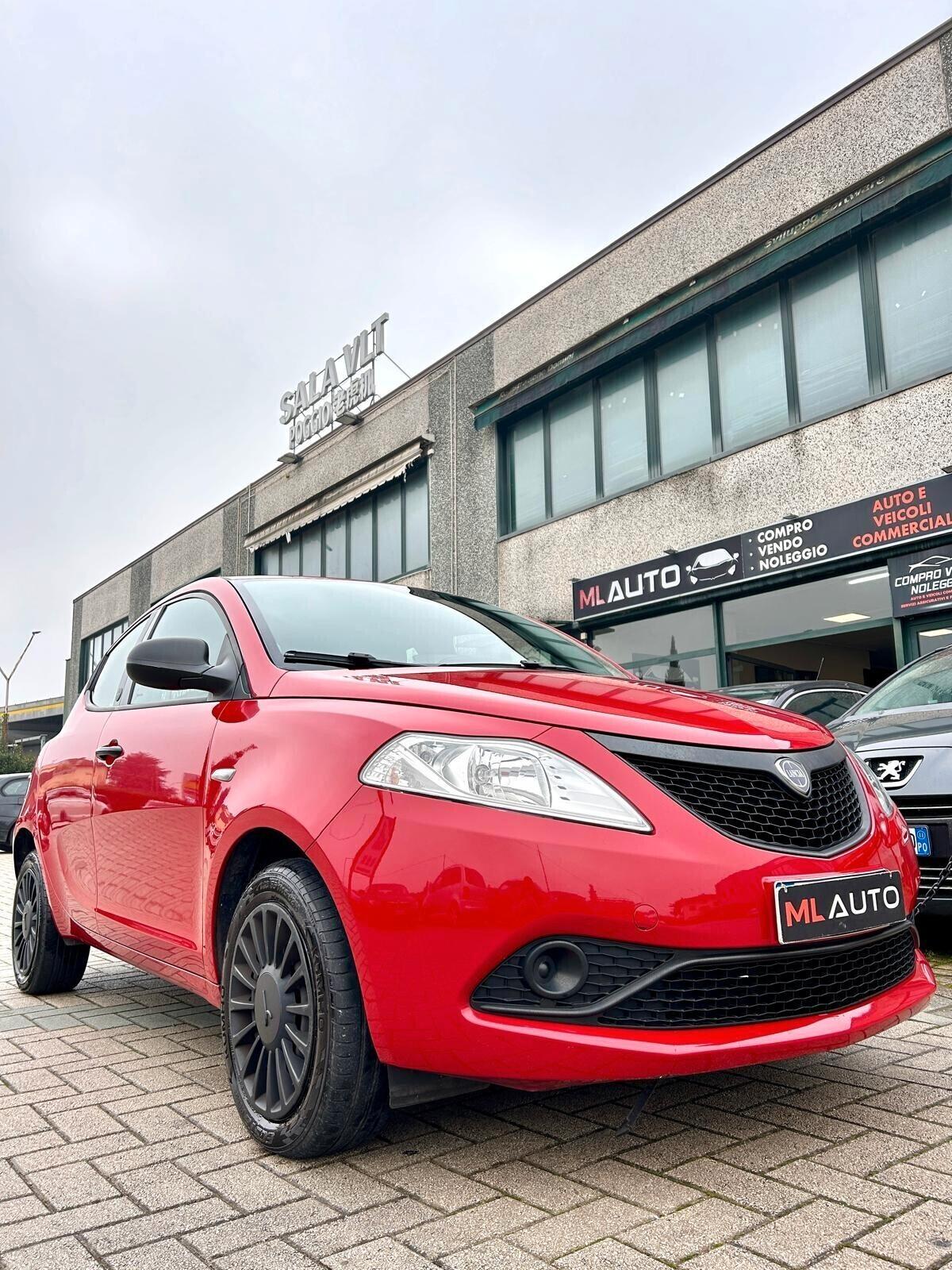 Lancia Ypsilon 1.0 FireFly 5 porte S&S Hybrid Ecochic Silver - ok neop.