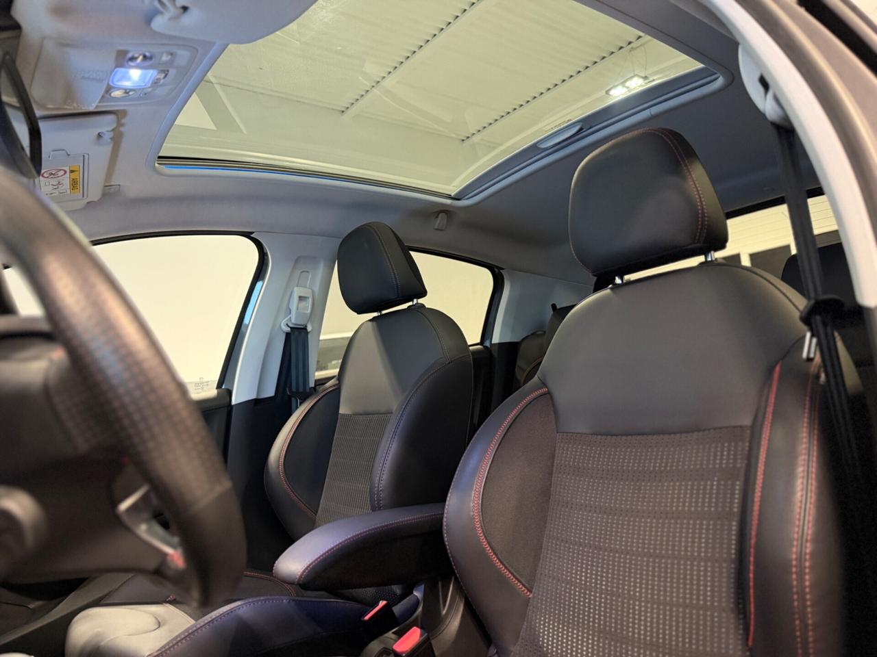 Peugeot 208 5p 1.2 GT Line 30.000KM! Sport