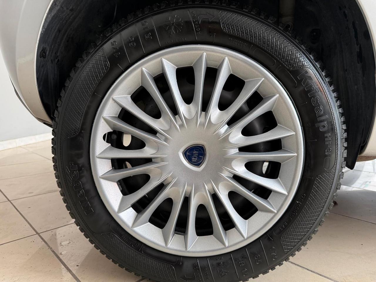 LANCIA YPSILON 0.9 METANO 2014 93.362 KM