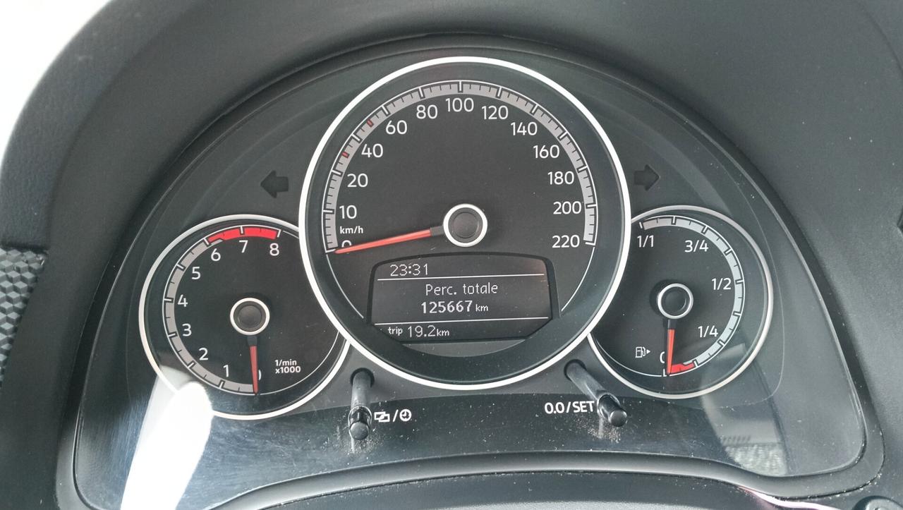 VOLKSWAGEN UP 1.0 BENZ-2018