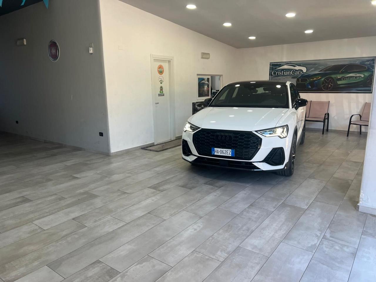 Audi Q3 35 TDI Identity Black