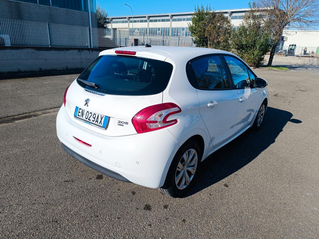 Peugeot 208 1.6 HDi 5 porte del 12 NEOPATENTATI