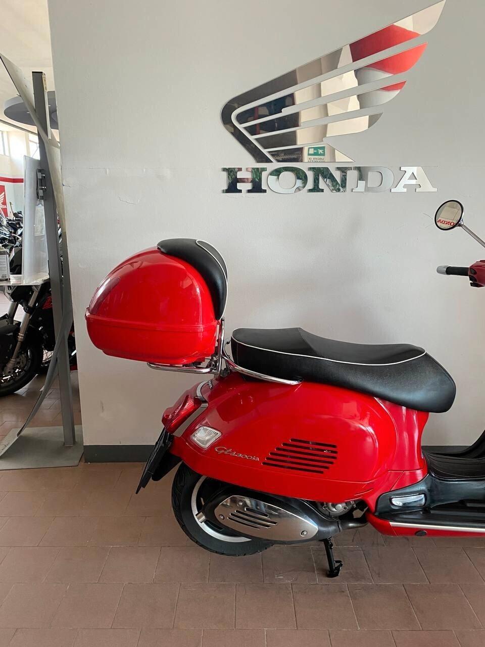 Piaggio Vespa 300 GTS