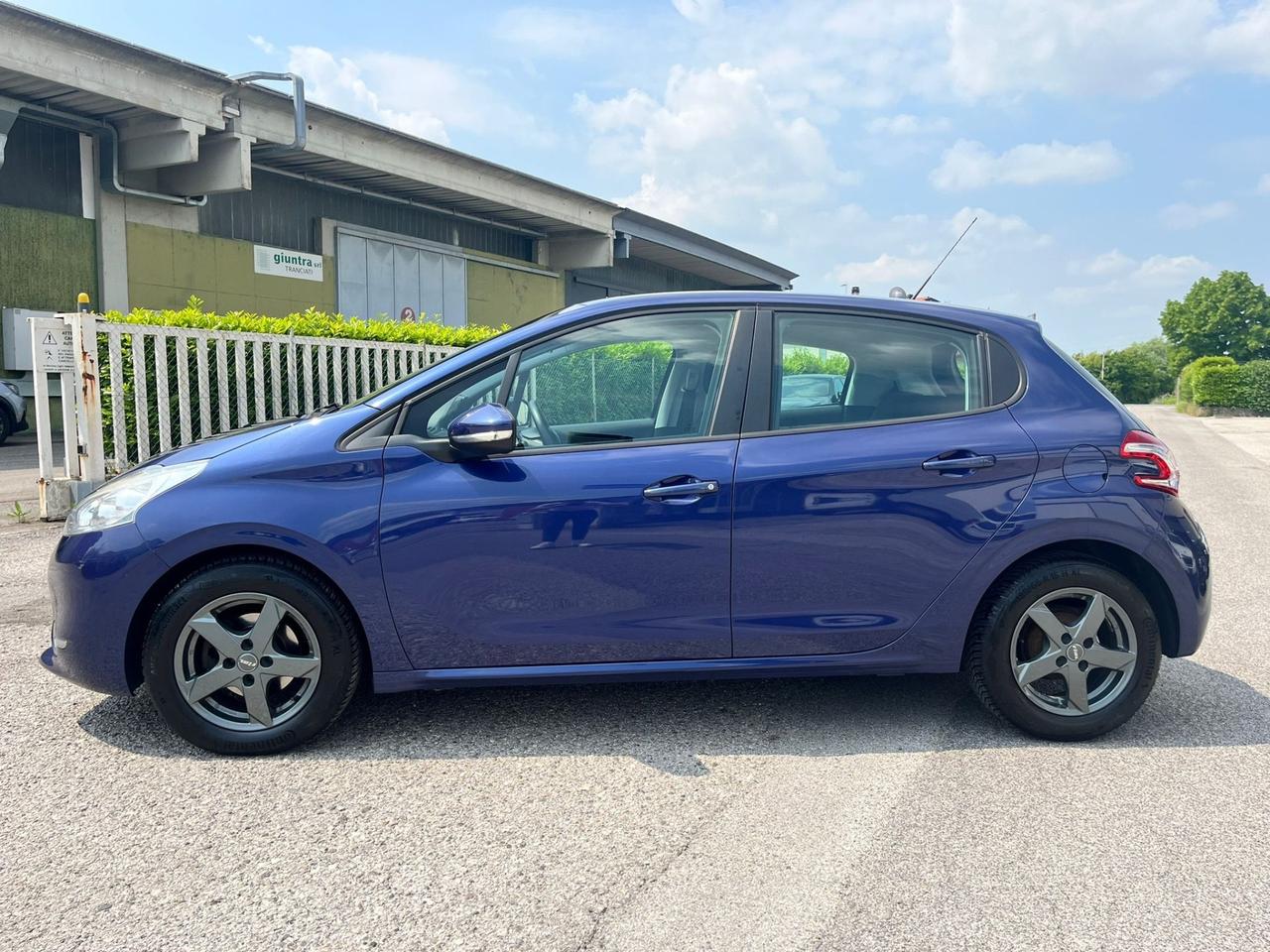 Peugeot 208 1.2 Neopatentati