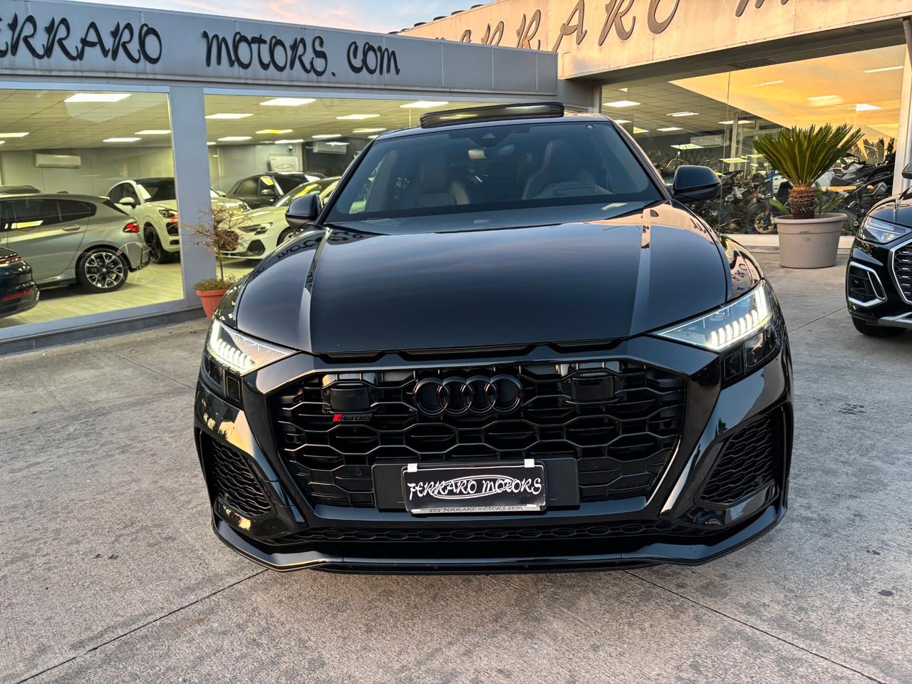 Audi Q8 RS TFSI V8 quattro tiptronic