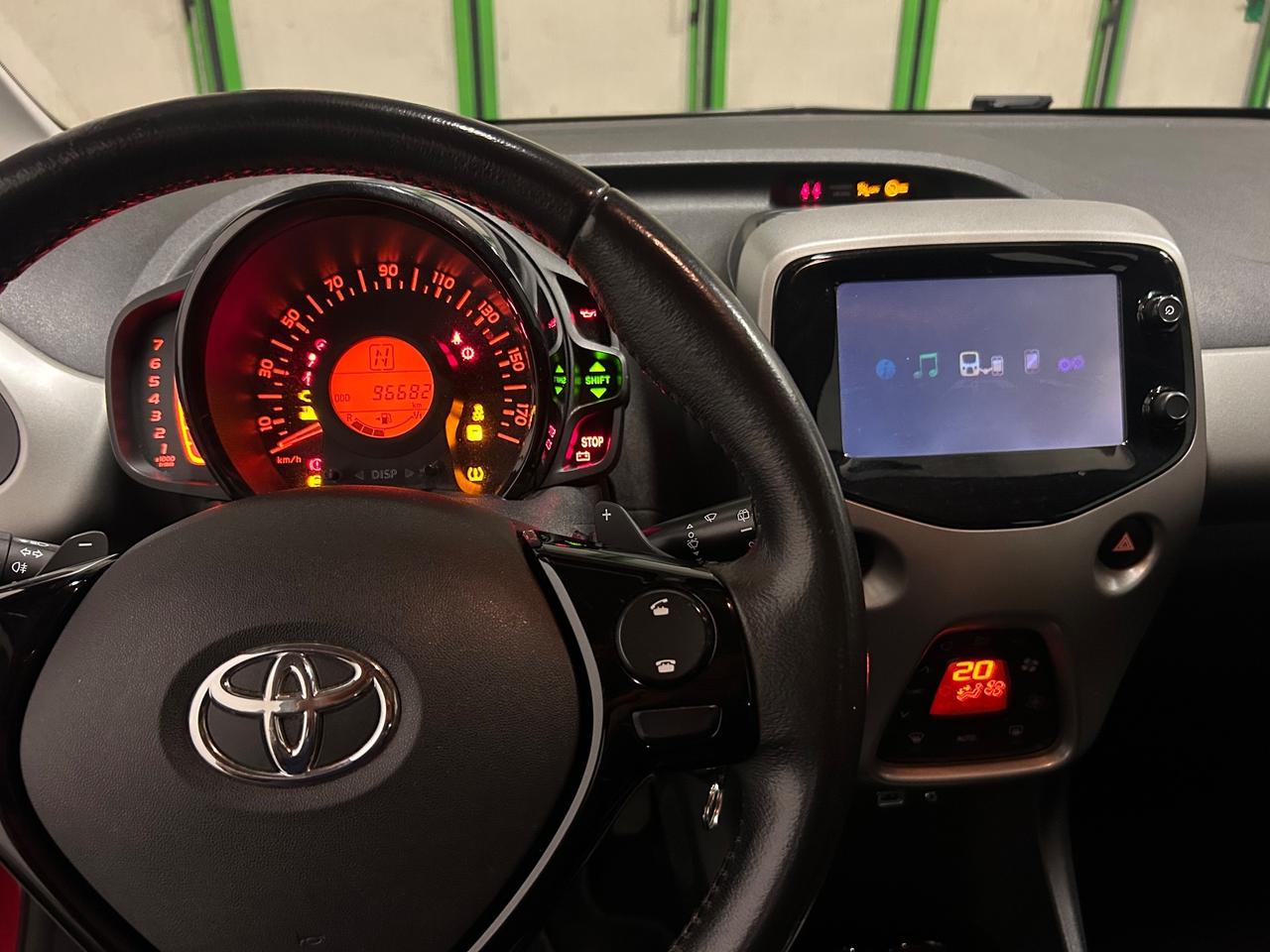 Toyota Aygo 1.0 VVT-i 69 CV 5 porte x-clusiv MMT