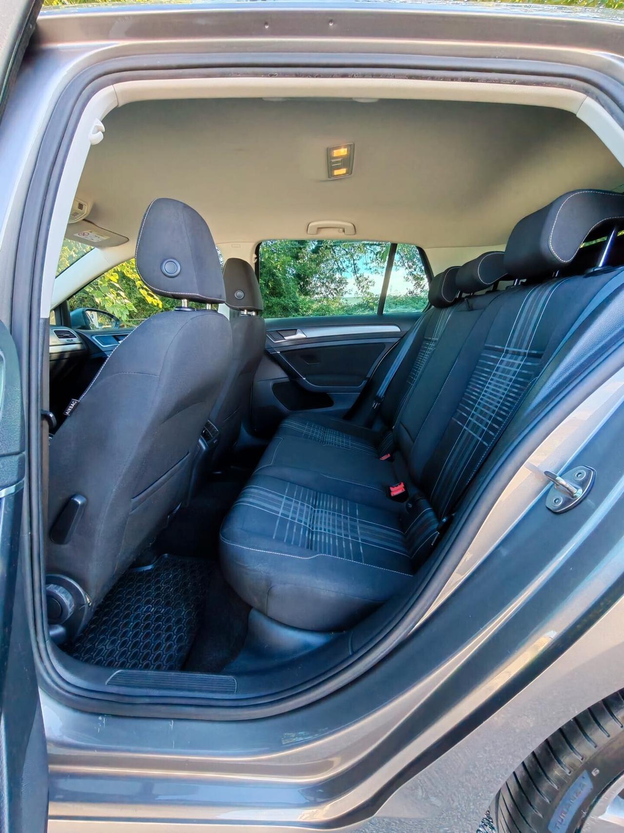 Volkswagen Golf 1.6 TDI 110 CV 5p. Executive R-Line