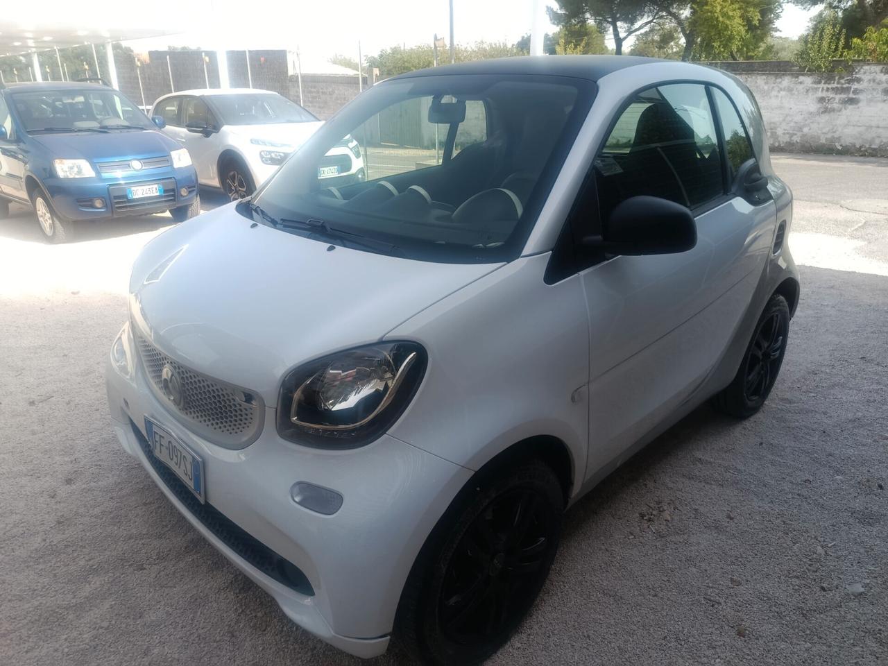 Smart ForTwo 70 1.0 twinamic Youngster l iper full pelle navi sedili riscaldabili