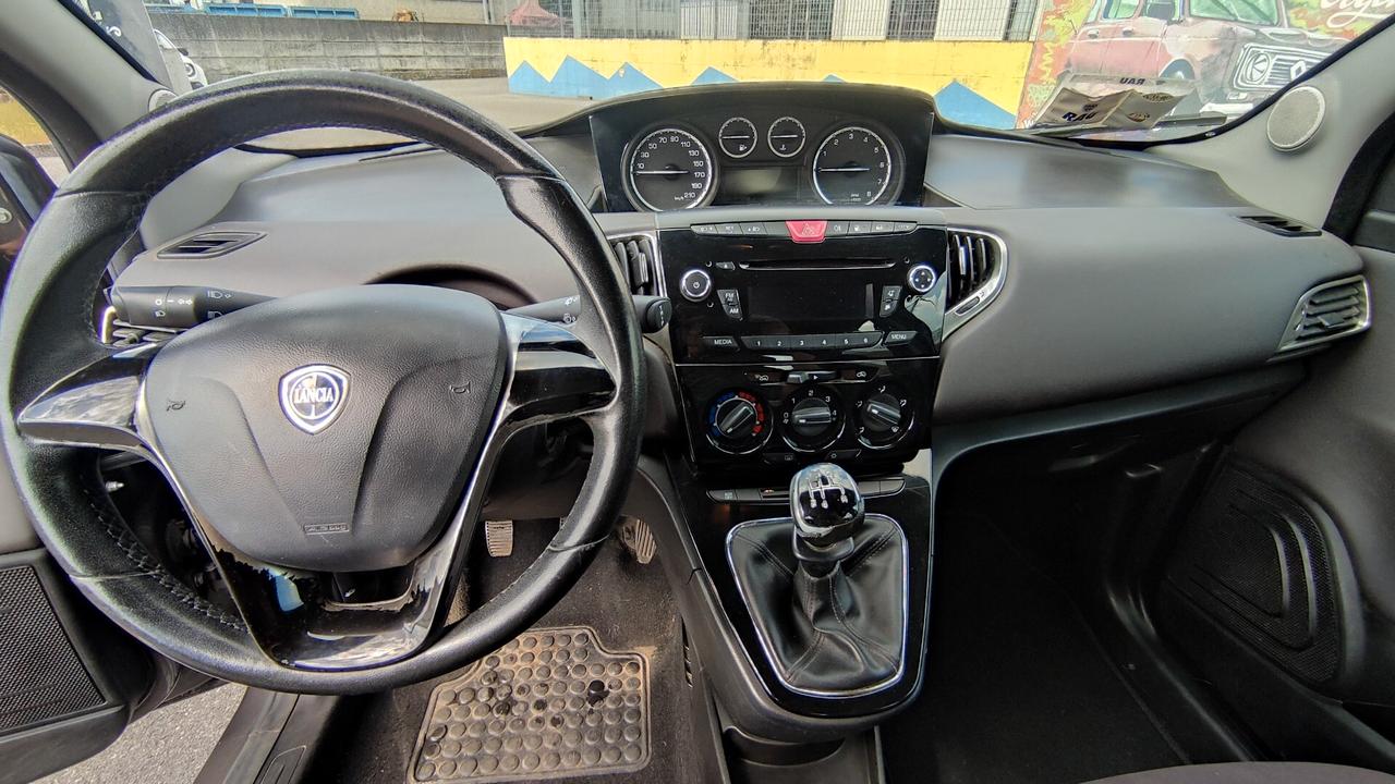 Lancia Ypsilon 1.2 5 p. GPL Ecochic NEOPATENTATI - 2013