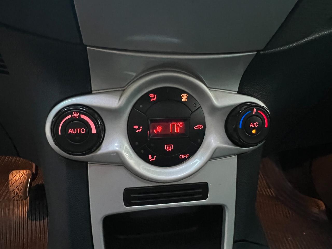 Ford Fiesta 1.4 TDCi 70CV 5 porte Titanium