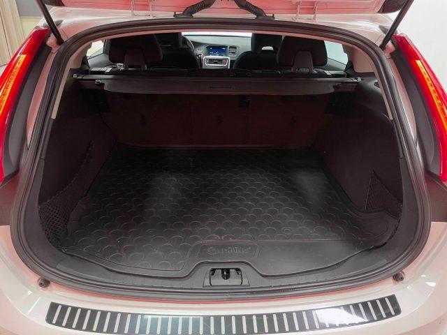 VOLVO V60 2.0 D2 MOMENTUM