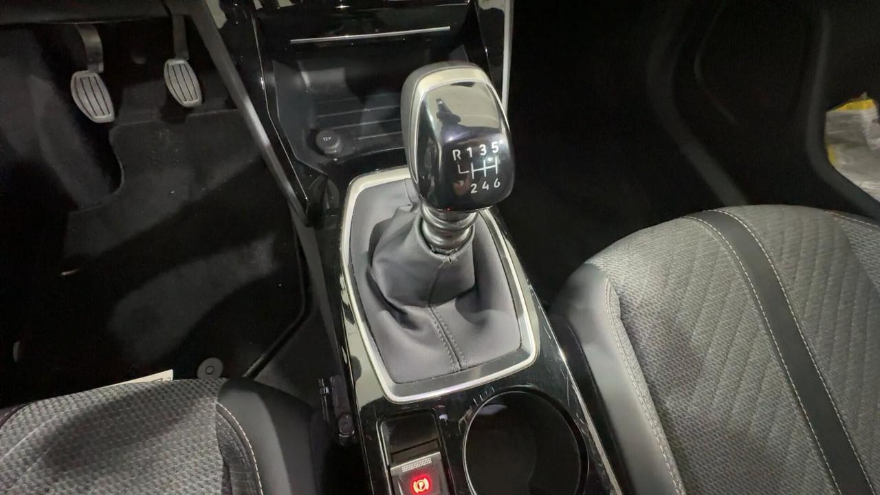 Peugeot 2008 PureTech 100cv Allure '25