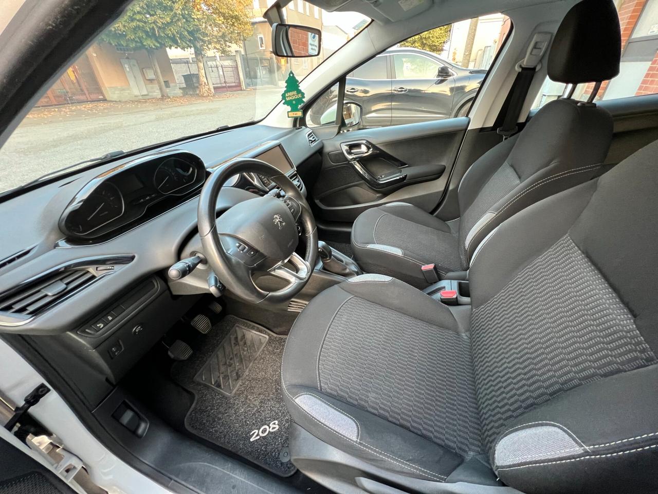 Peugeot 208 PureTech 82 5p. GPL Allure