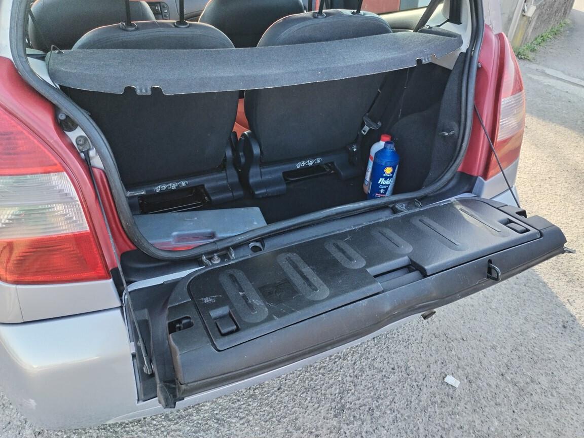 Citroen C2 1.1 Elegance 103000KM ANNO 2004 MANUTENZIONI FATTE