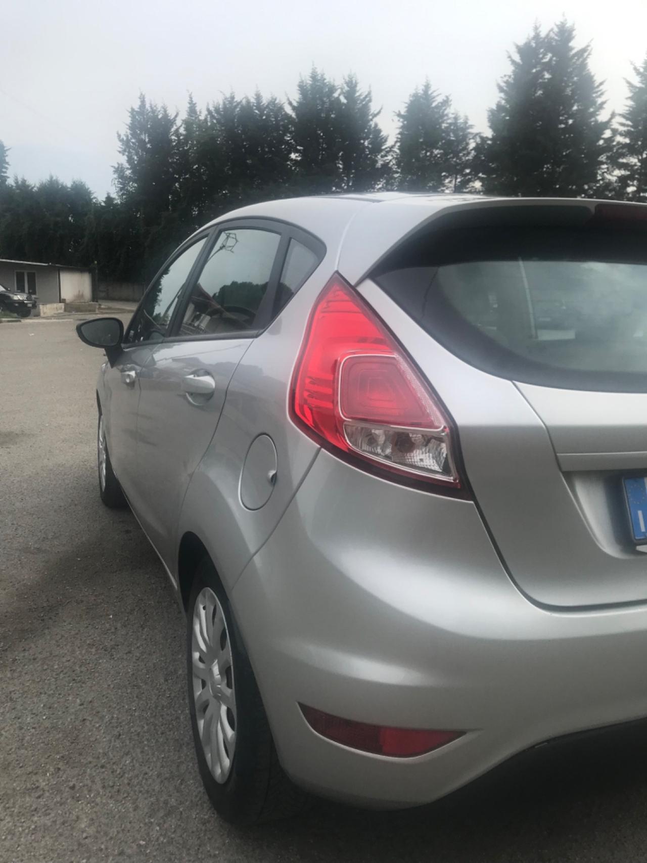 Ford fiesta anno2015 160000 km meccanicamente perfetta