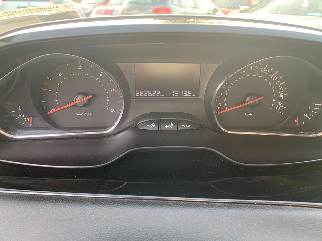 Peugeot 208 1.4 HDi 68 CV 3 porte Allure