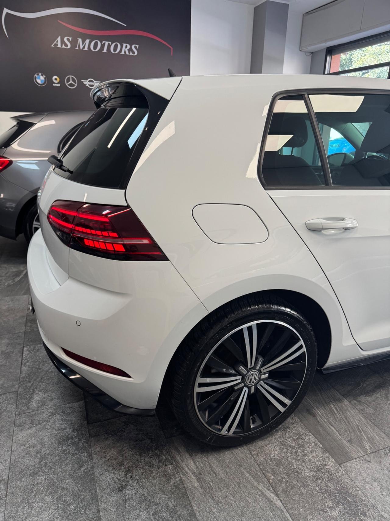 VOLKSWAGEN GOLF 7.5 2.0 TDI 150 CV DSG R-LINE