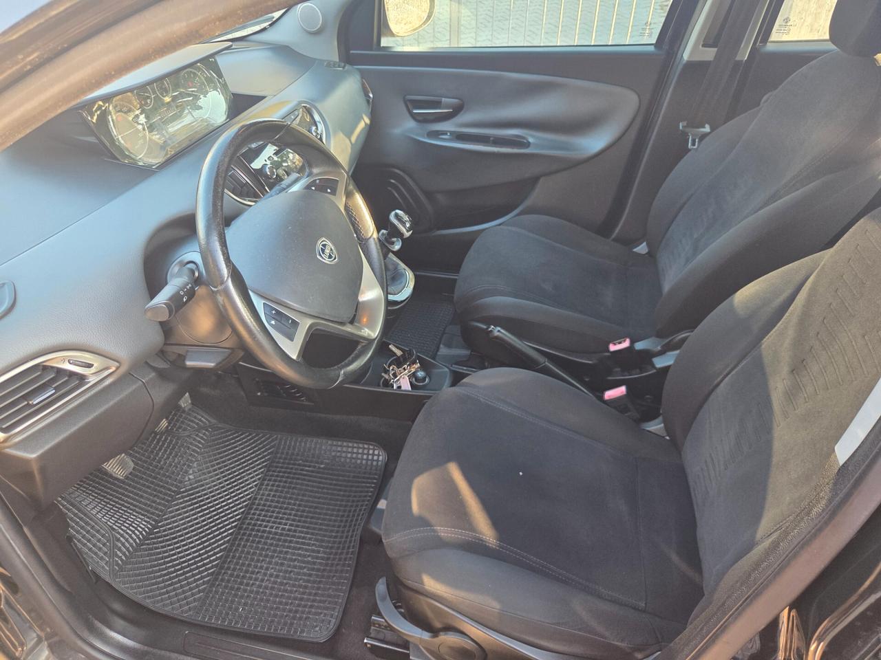 Lancia Ypsilon 1.2 69 CV 5 porte Silver