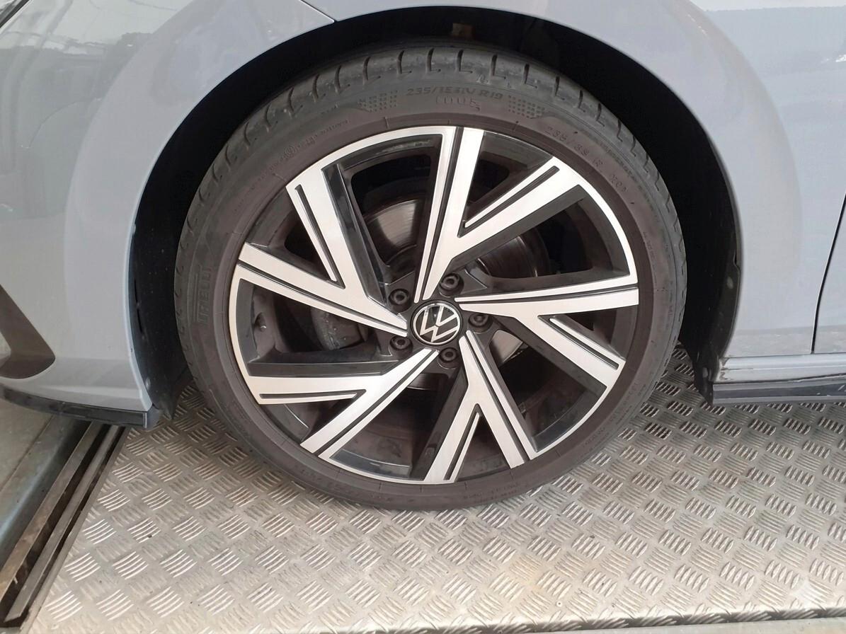 Volkswagen Golf 1.5 TSI R-Line