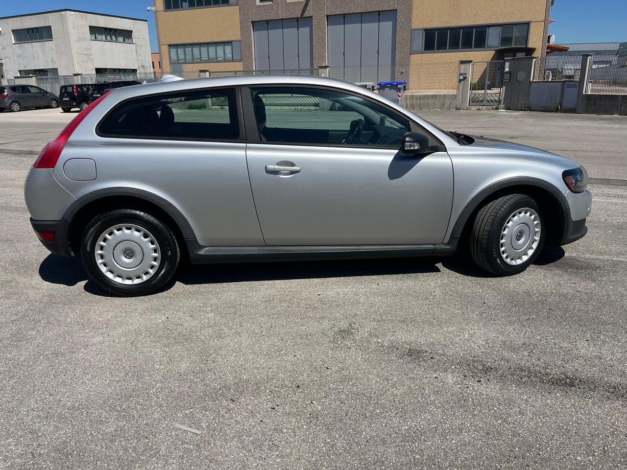 Volvo C30 1.6 Kinetic 142000 KM