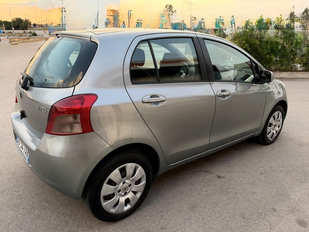 Toyota Yaris 1.0 5 porte