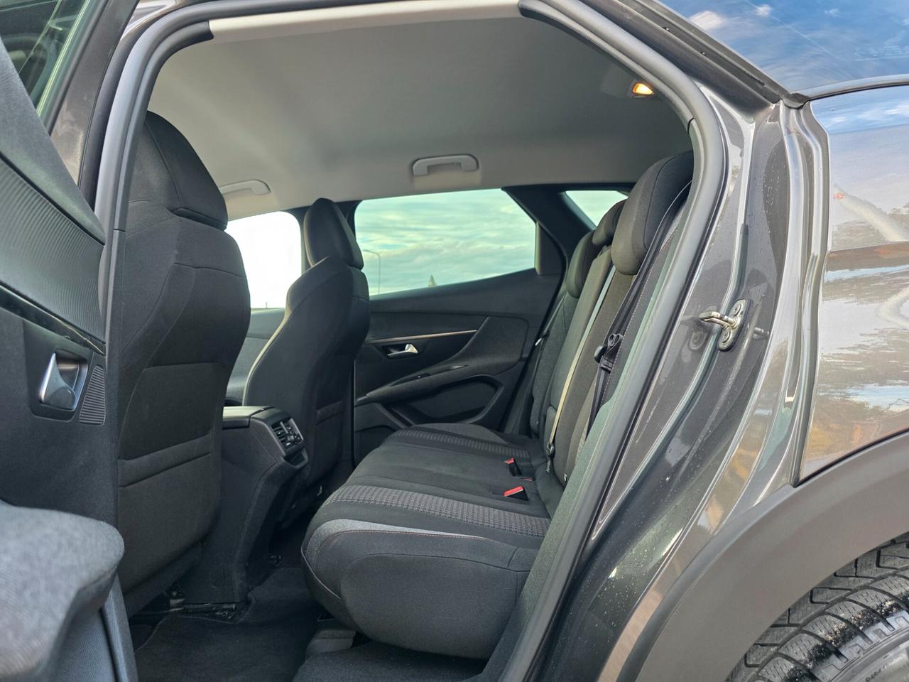 Peugeot 3008 BlueHDi 130 S&S EAT8 Active Pack