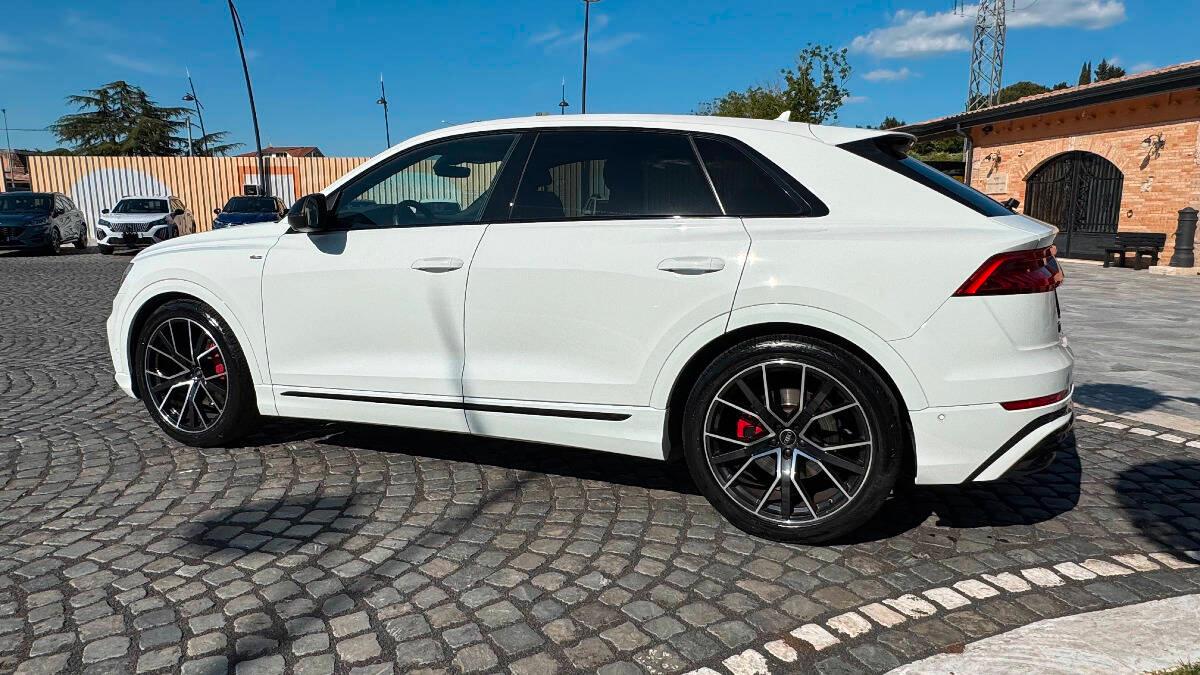 Audi Q8 55 3.0 tfsi mhev Sport quattro tiptronic