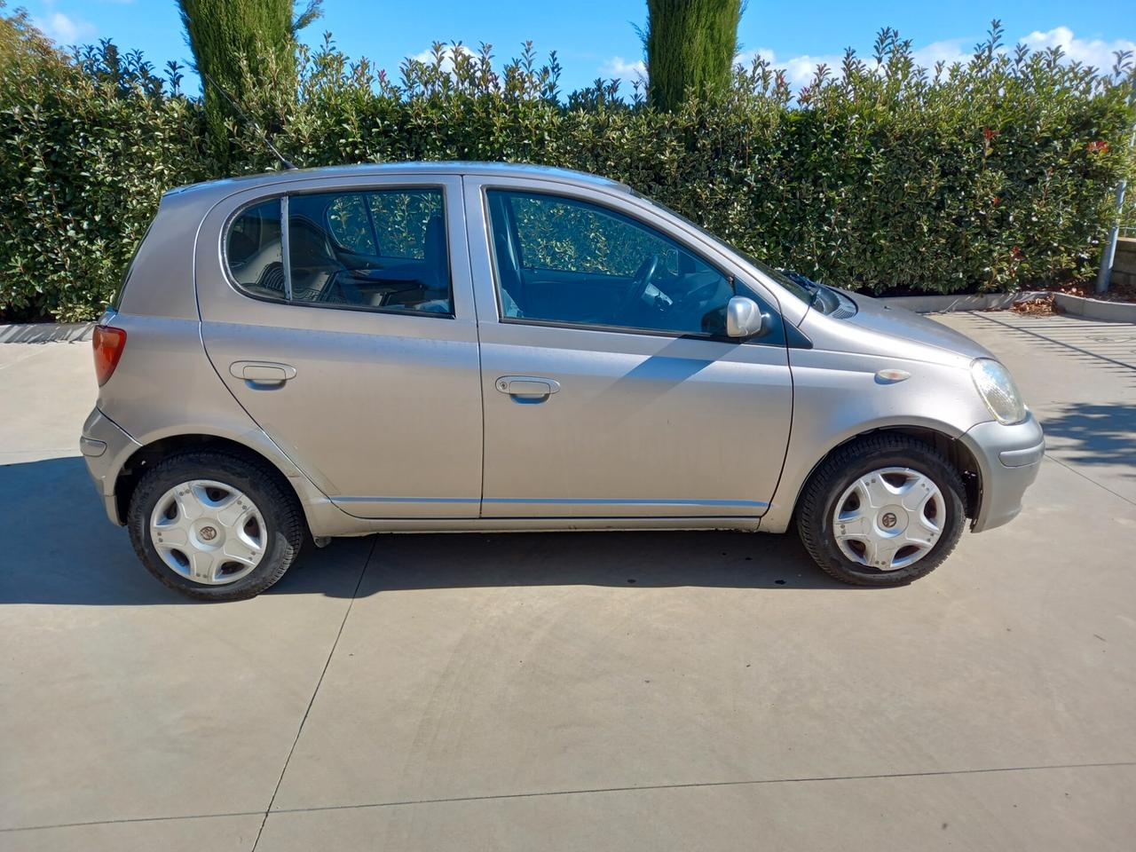 Toyota Yaris 1.0 5 porte Sol