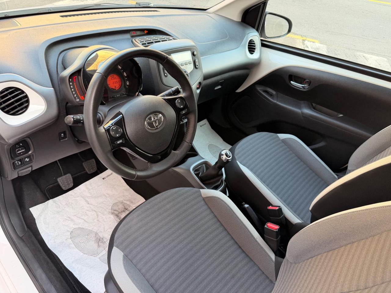 TOYOTA AYGO 1.0 NEOPATENTATI KM 23 MILA !!!!!