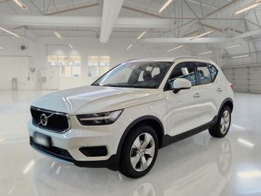 VOLVO XC40 T3 automatico Momentum Pro