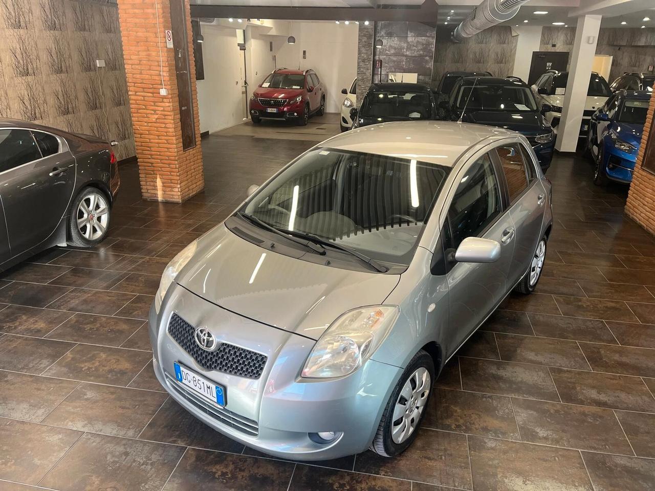 Toyota Yaris 1.0 5 porte Sol