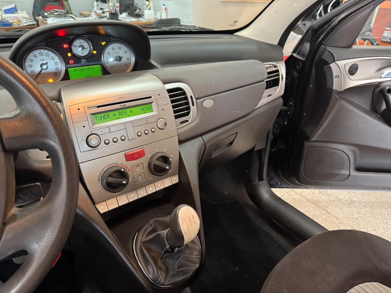 Lancia Ypsilon 1.3 MJT 90 CV Platino OK NEOPATENTATI