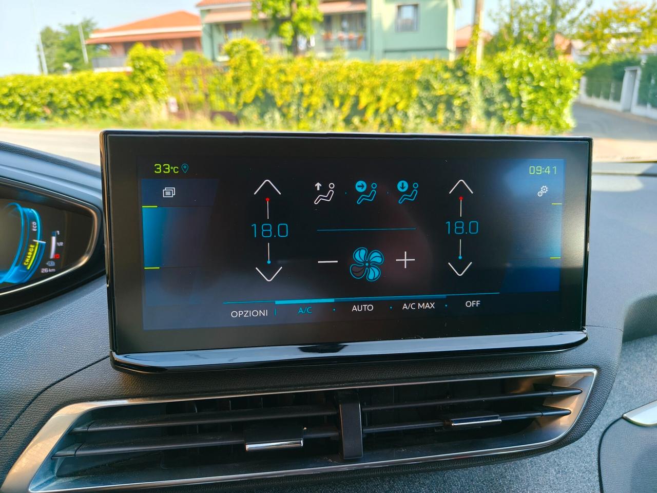 peugeot 3008 HYBRID 225 E-EAT8 ALLURE