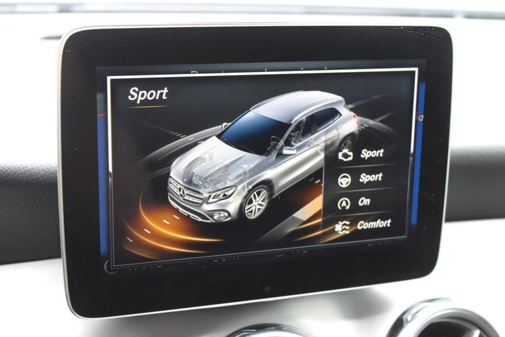 MERCEDES GLA 220 Aut. Premium * AMG
