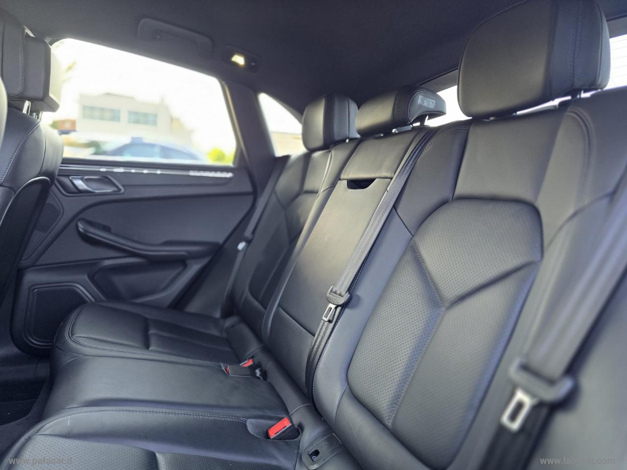 PORSCHE Macan 2.0 T