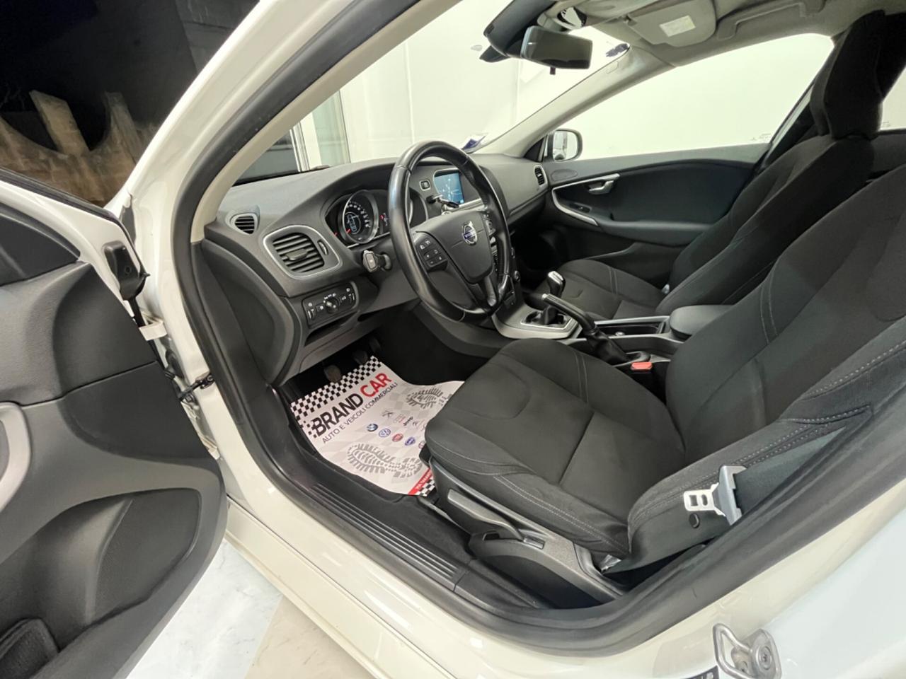 Volvo V40 D2 1.6 Momentum Unipro 2015