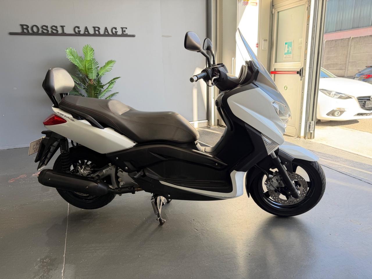 YAMAHA X-MAX 250