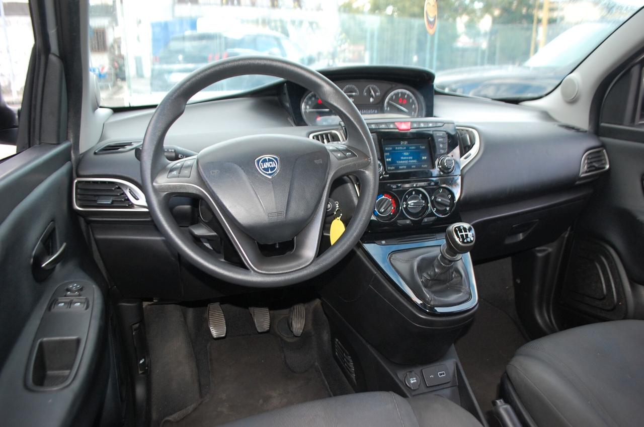 Lancia Ypsilon 1.0 firefly 70CV hybrid Gold S&S Uff Italy USB