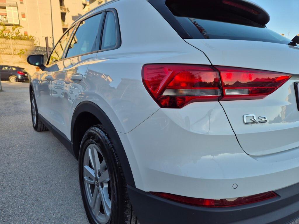 Audi Q3 2.0 TDI 150CV S-tronic BUSINESS