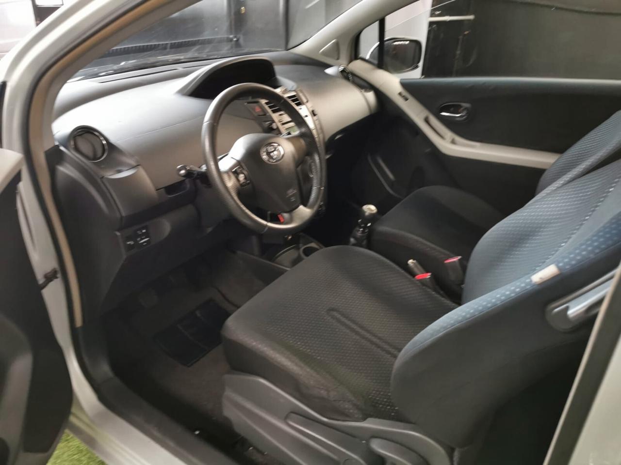 Toyota Yaris 1.3 3p Sol NEOPATENTATI GARANZIA 12 MESI