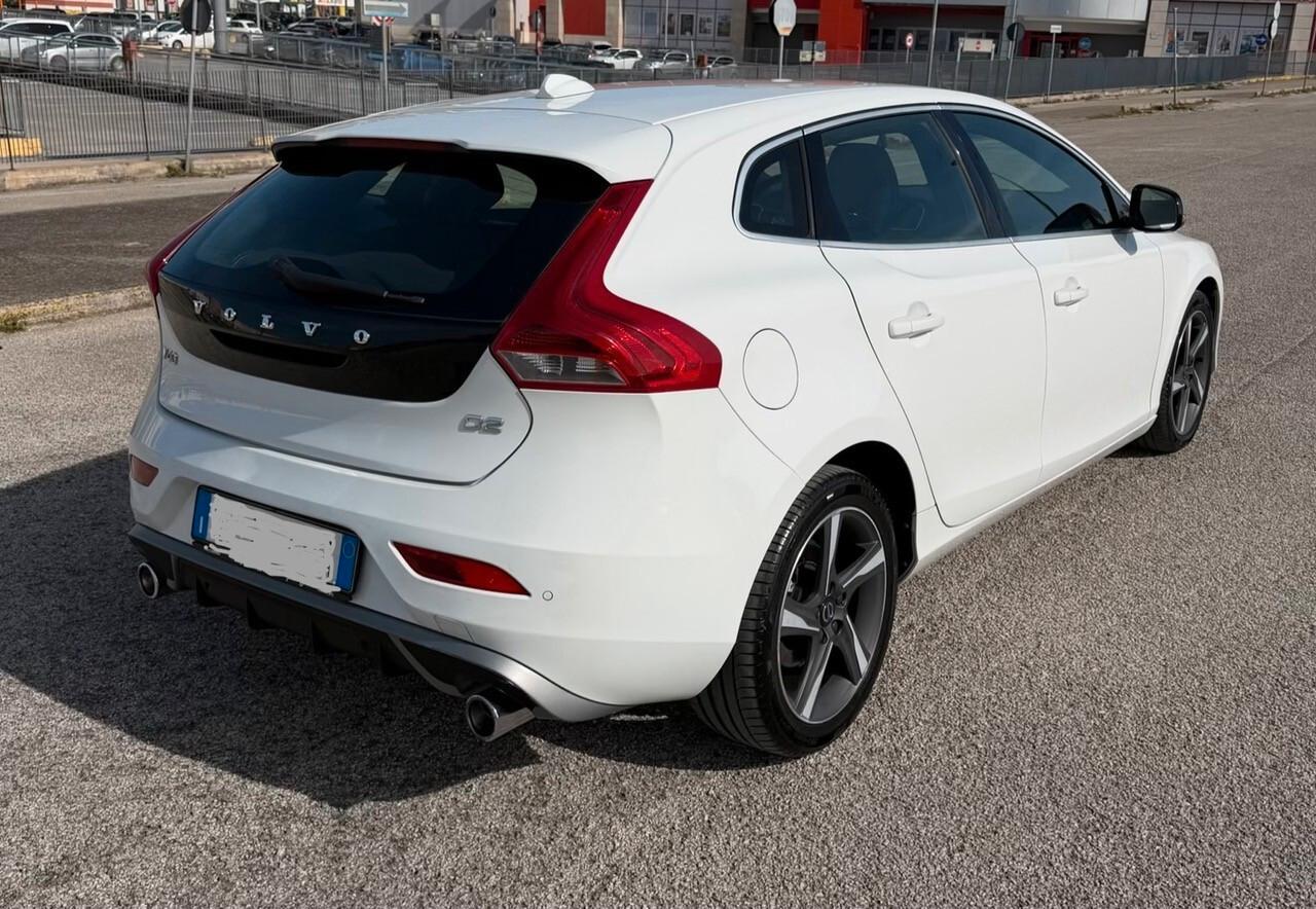 Volvo V40 D2 1.6 R-design Kinetic
