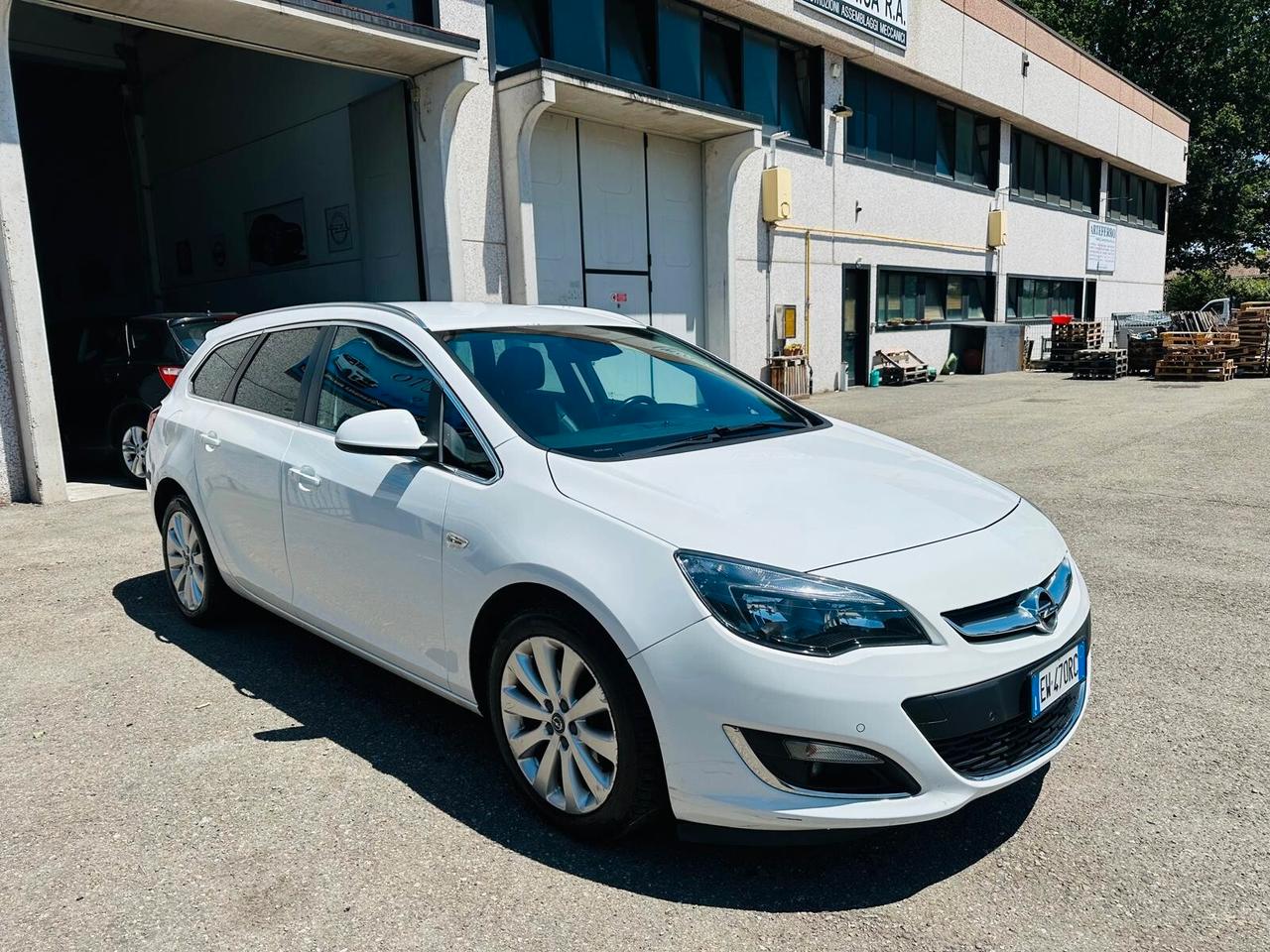 Opel Astra 1.4 Turbo 140CV Sports Tourer GPL Tech Cosmo