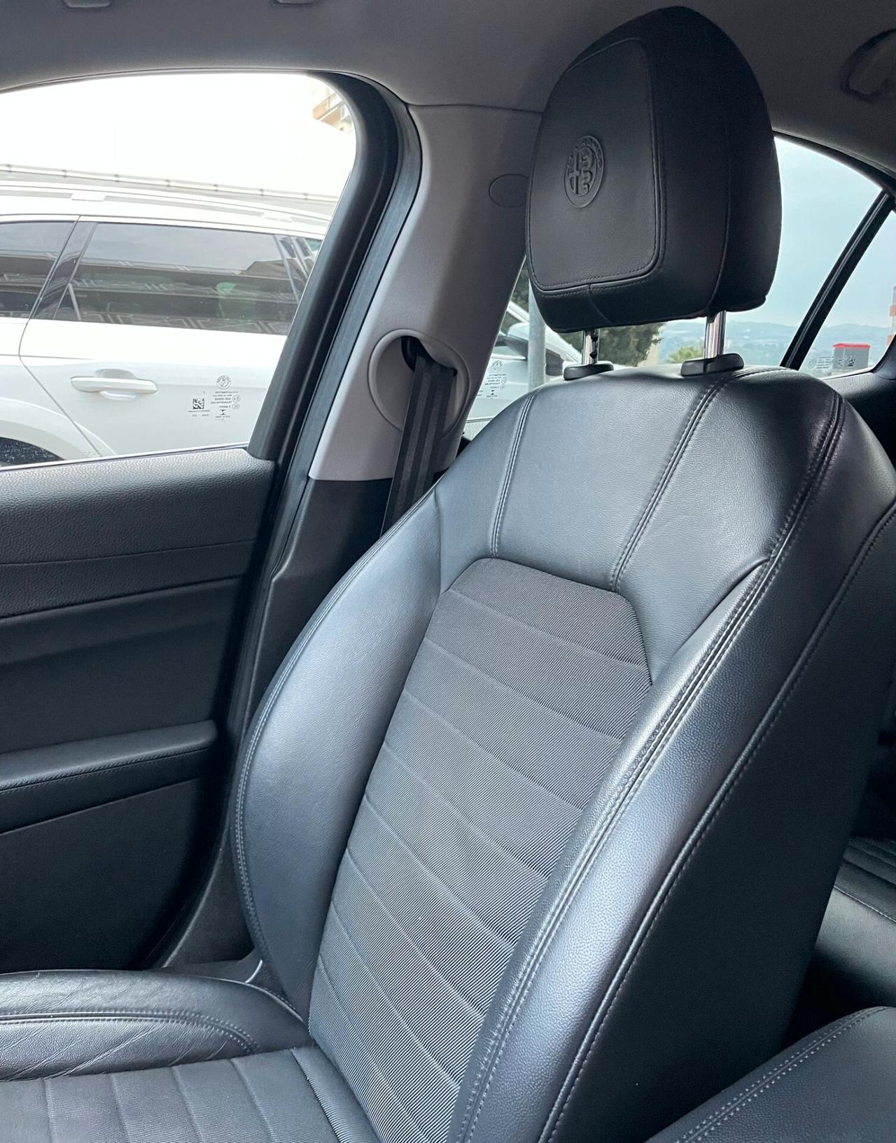 Alfa Romeo Giulia 2.2 Turbodiesel 180 CV Business Sport