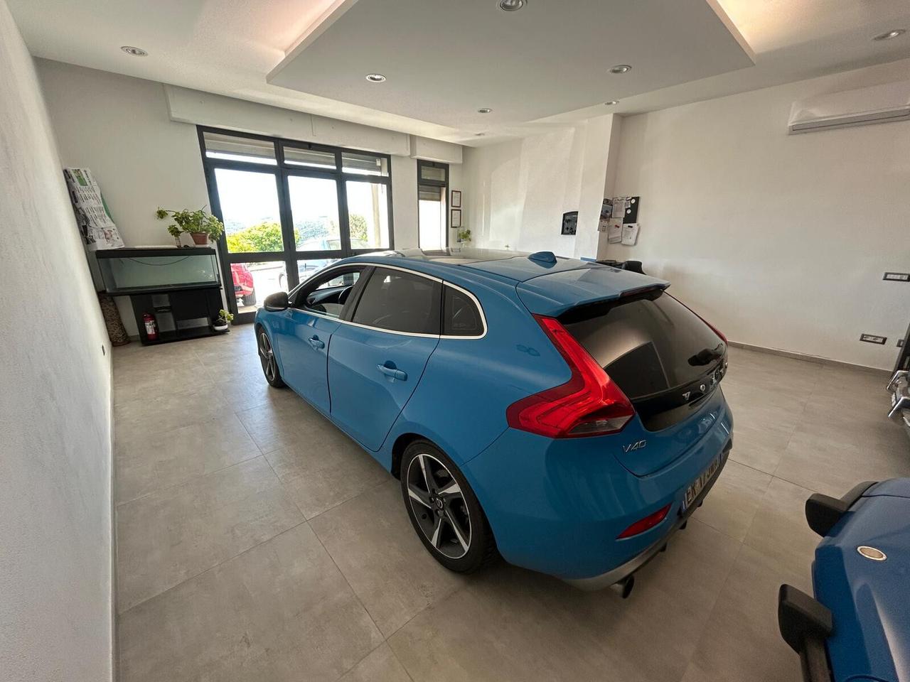 Volvo V40 T3 R-design