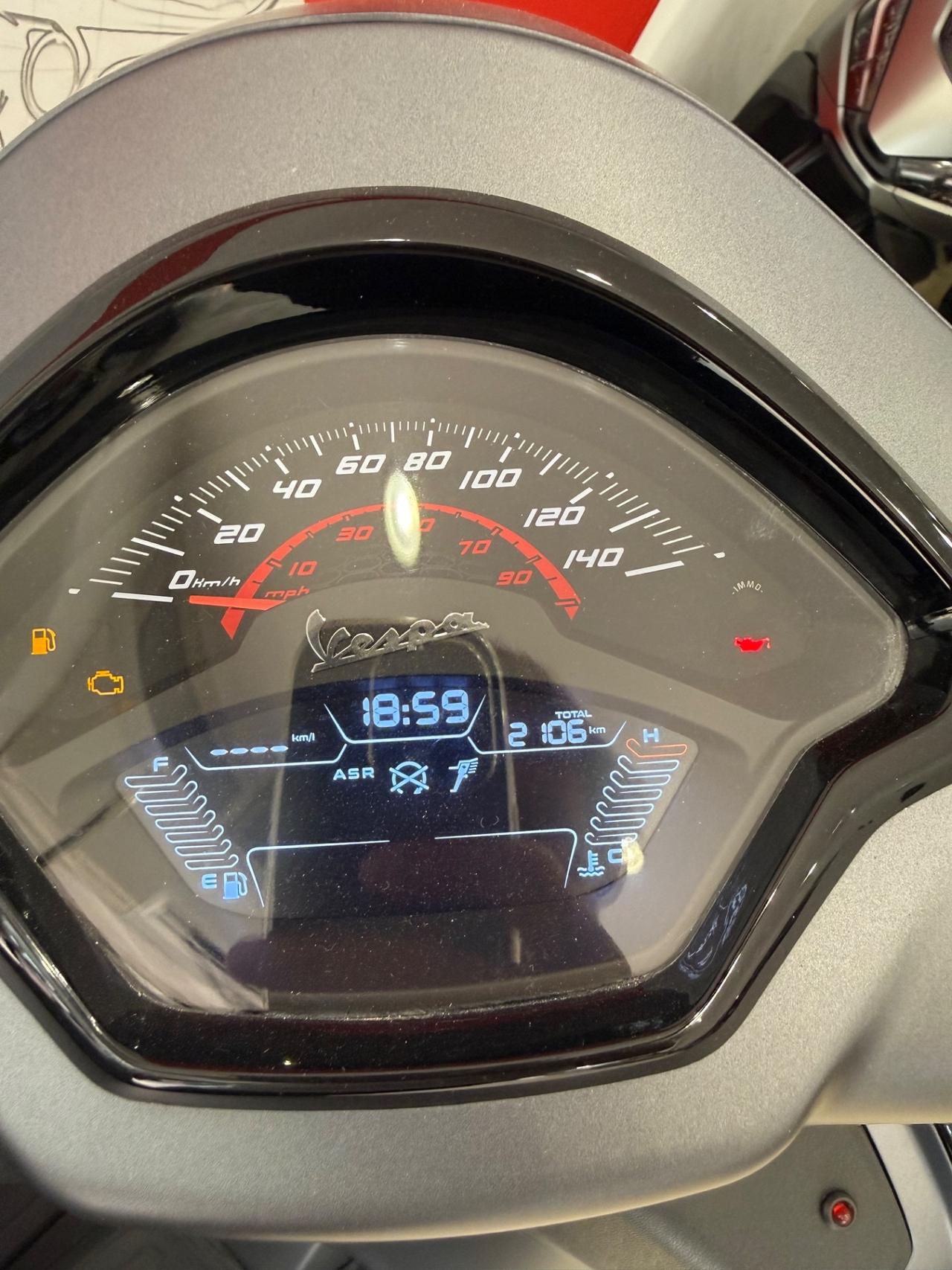 Piaggio Vespa 300 GTS