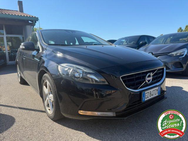 VOLVO V40 D2 Momentum