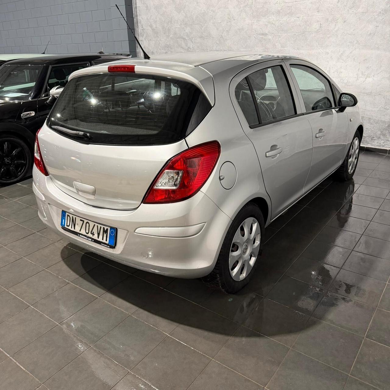 Opel Corsa 1.2 5 porte Club