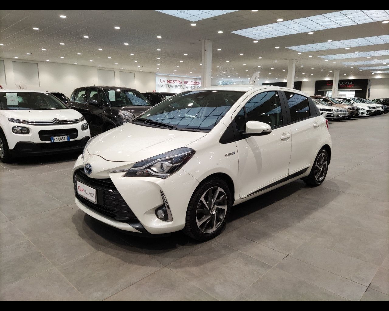 TOYOTA Yaris III 2017 Yaris 5p 1.5h Lounge Red/Bronze